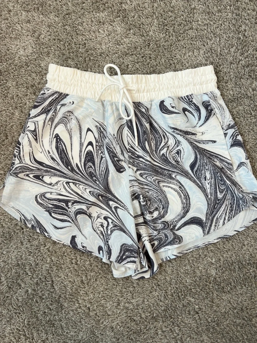 Athleta Marble Swirl Shorts XS Athletic Running‎ Pull On Activewear Pockets Gym